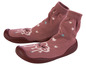 Chaussettes de bébé roses avec un motif d'étoiles et de nuages.