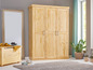 Een houten kledingkast met drie deuren in een lichte, moderne kamer.
