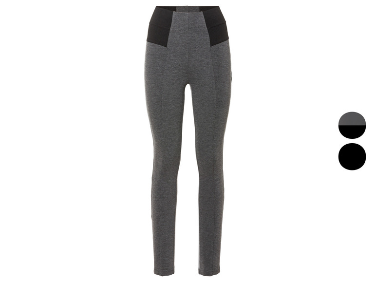 Leggings grises avec une ceinture noire.