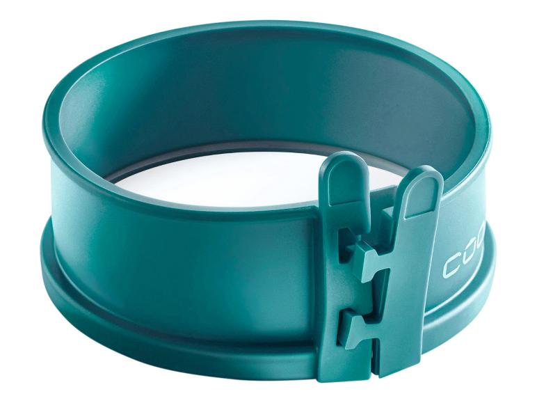 Een teal kleurige springvorm met losse bodem