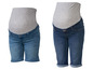 Deux paires de jeans de maternité, un long et un court.
