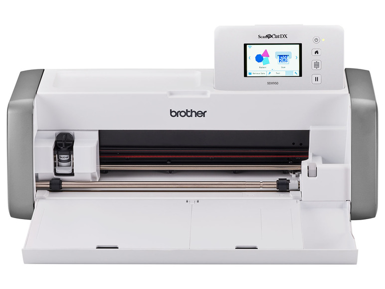 Une machine de découpe Brother ScanNCut DX avec écran tactile
