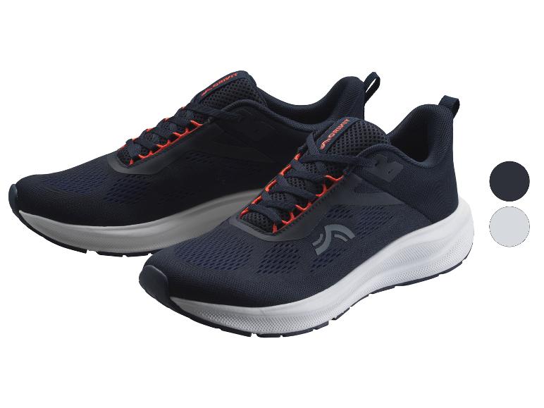 Deux chaussures de sport bleu marine et orange avec des semelles blanches, présentées en angle.