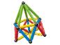 Un ensemble de construction Playtive avec des tiges magnétiques de différentes couleurs.