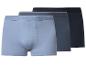 Trois boxers pour hommes dans des tons de bleu et de noir.