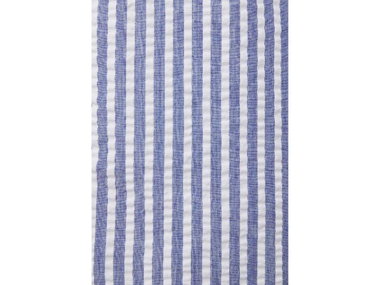 Blauw-wit gestreepte stof: geschikt voor kleding of huishoudtextiel.