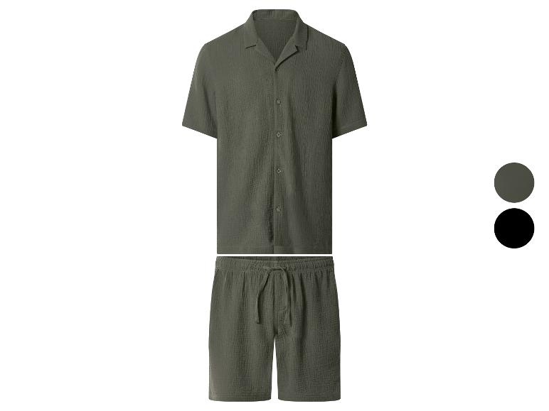 Donkergroene heren set met korte mouwen overhemd en korte broek met gekreukelde stoftextuur