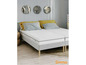 Een grijs Emma bedframe met een wit matras.