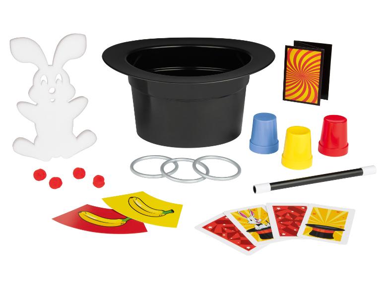 Goocheltrucs set met hoed, konijn, ringen, bekers en speelkaarten.