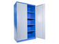 Een blauwe metalen kast met een open deur en legplanken.