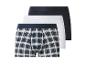 Verpakking van drie boxershorts: één geruit, één wit en één zwart.