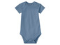 Een blauwe baby romper met korte mouwen.