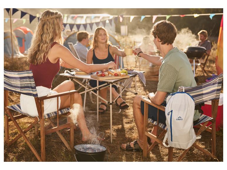 Camping Crivit : repas, barbecue et chaises pliantes.