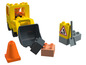Een gele LEGO-bouwset met een bulldozer, een schop, een verkeersbord en kegels.