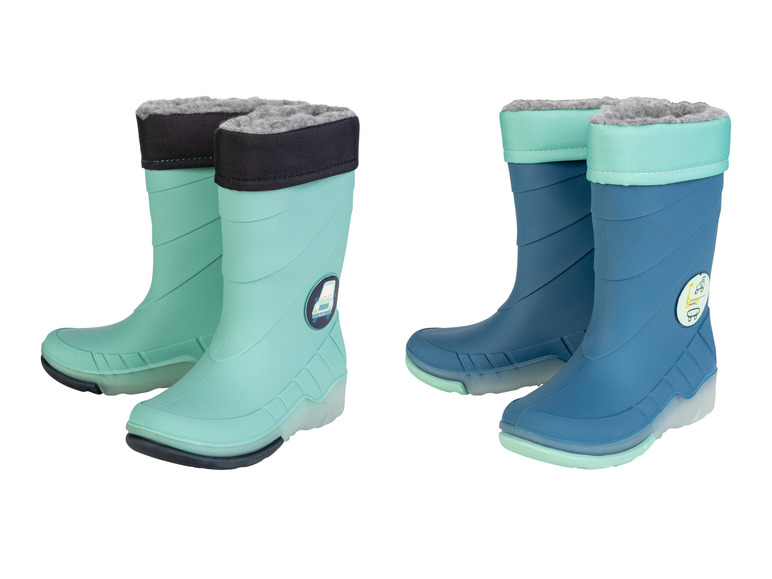 Deux paires de bottes de pluie pour enfants, une en vert menthe et une en bleu, avec une doublure en polaire.