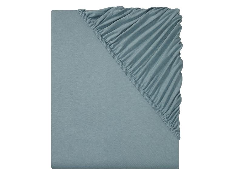 Effen grijsblauwe hoeslaken en laken.
