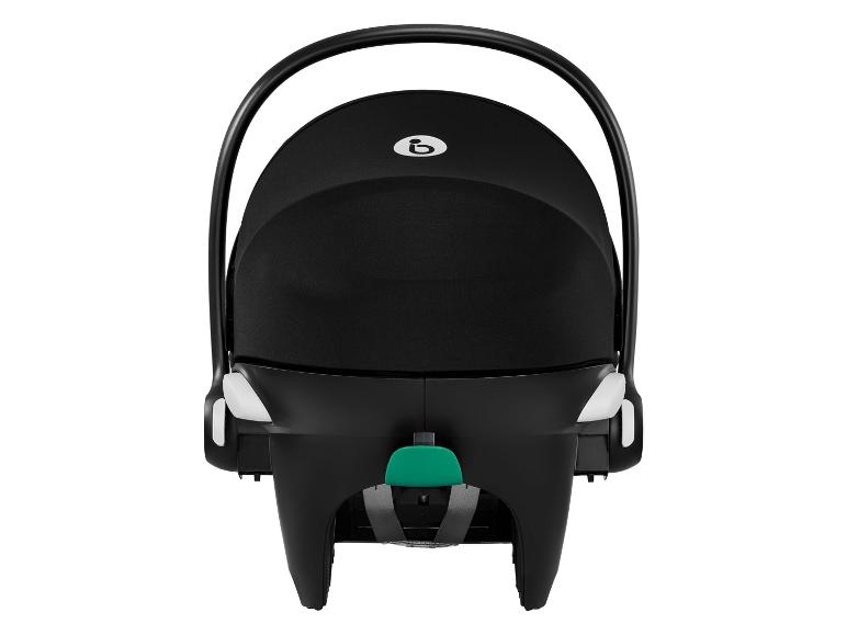 Zwart babyautostoeltje met draagbeugel en zonnekap, vooraanzicht.