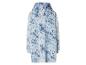 Een blauwe hoodie met tie-dye print.