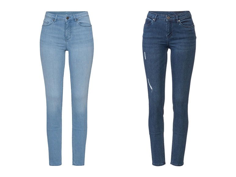 Deux paires de jeans: un bleu clair et un bleu foncé.