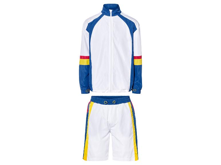 Ensemble survêtement blanc et bleu marine avec des détails colorés.