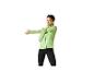 Femme en veste de sport verte et leggings noirs, étirant son bras.