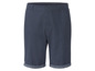 Donkerblauwe chino shorts met witte stippen.
