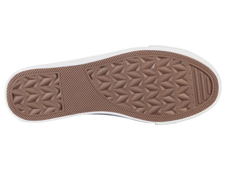 La semelle d'une basket blanche avec un motif marron.