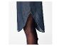 Donkerblauwe jeans shirtjurk met zwarte panty's.