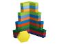 Tour de blocs de construction colorés avec un bloc hexagonal jaune à la base.