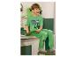 Jongen in groene Minecraft pyjama met 'GAME ON' en 'CREEPIN' IT REAL' tekst