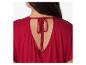 Robe rouge à dos nu avec liens.