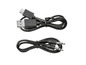 Een USB-kabel met micro-USB-connector en een audiokabel met twee 3,5 mm-stekkers.