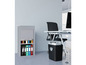 Un armoire en métal gris avec une porte à enrouleur, une déchiqueteuse de papier noire et une chaise de bureau dans un bureau.