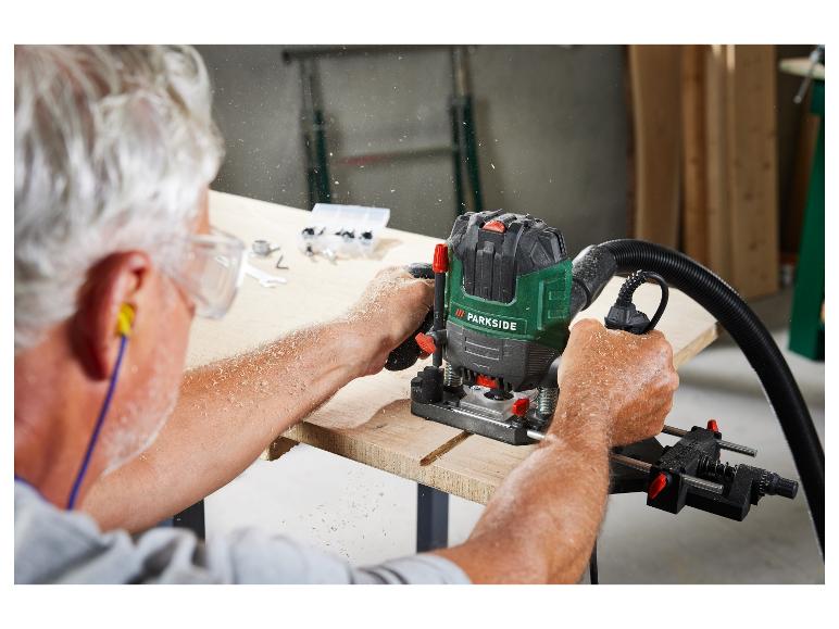 Een man gebruikt een Parkside freesmachine om hout te bewerken.