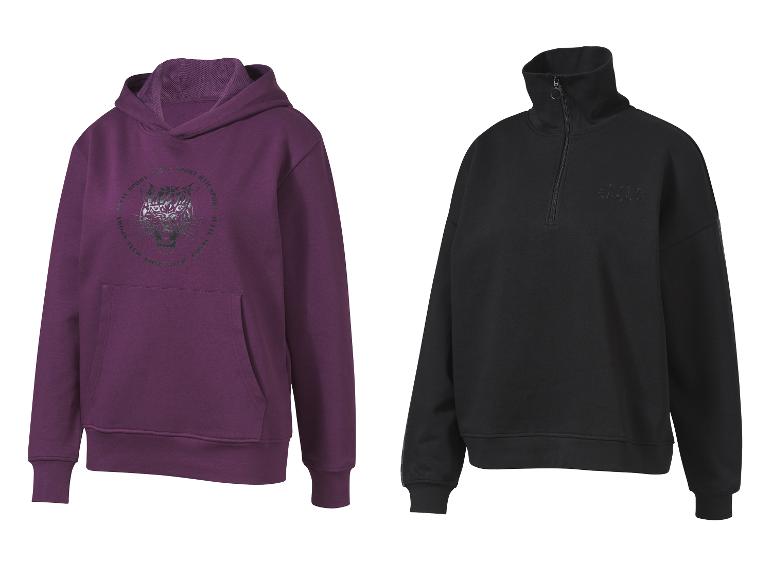 Deux sweats, un violet à capuche et un noir à col montant.