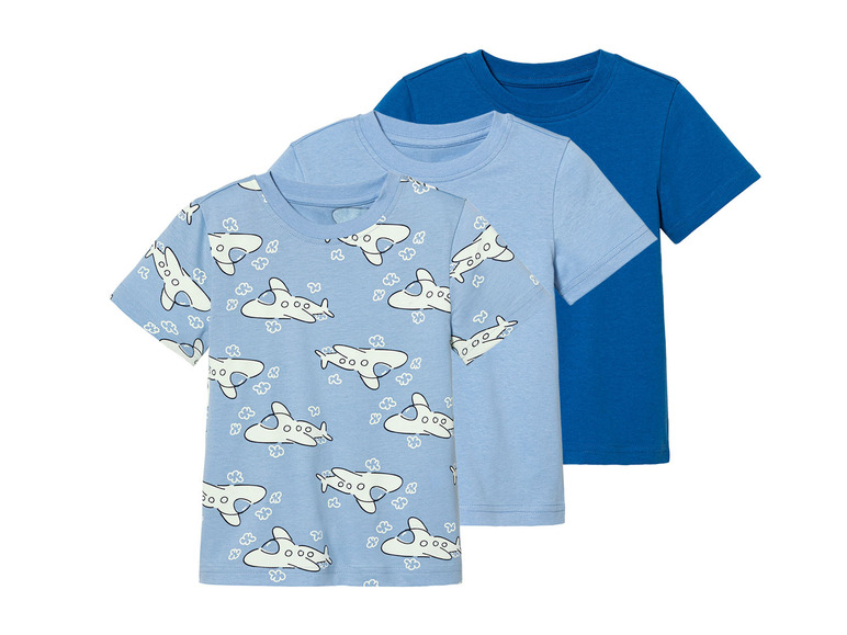 Trois t-shirts pour garçons avec des avions et des nuages