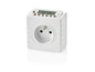 Een witte elektrische timer met een stopcontact.