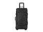 Une valise noire à roulettes.