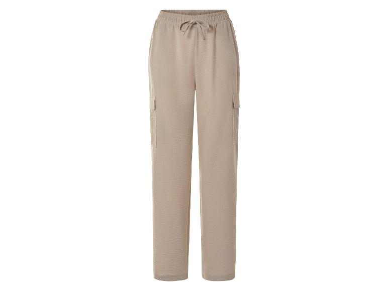 Pantalon cargo beige avec cordon.