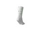 Chaussette blanche avec lettres vertes de l'alphabet: A, B, N, G, H, O, P, U, V.