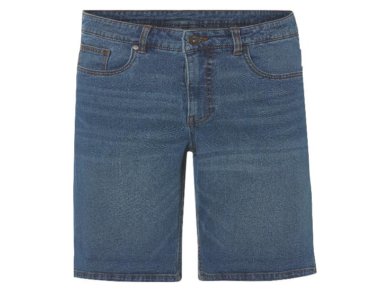 Shorts en jean bleu foncé.
