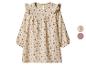 Beige kinderjurk met lange mouwen en paars bloemenpatroon.
