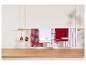 Rode en witte theedoeken met diverse patronen hangend aan een houten stang