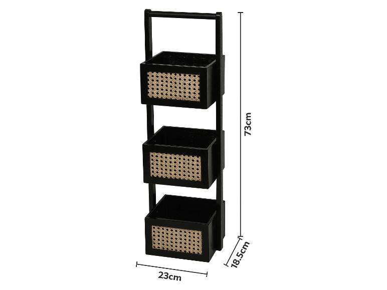 Zwarte hangende organizer met drie rotan manden, afmetingen 73x23x18,5 cm.
