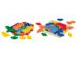 Houten puzzel met kleurrijke blokken in de vorm van ruiten en zeshoeken.