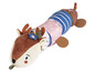 Un doudou en peluche de cerf avec différentes textures et motifs pour bébés.