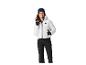 Femme en doudoune blanche, pantalon de ski noir et lunettes de ski.