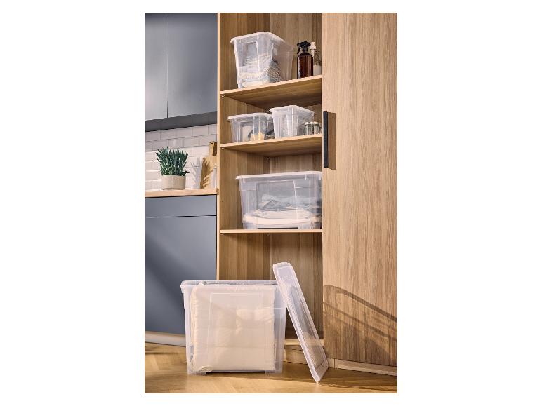 Boîte de rangement transparente W5 avec couvercle dans une armoire en bois.