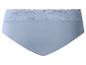 Lichtblauwe dames slip met kanten details in de taille.