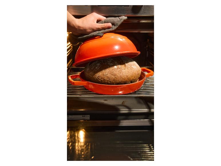 Moule à pain en fonte SILVERCREST® dans le four.